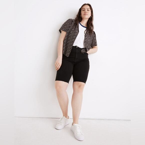 Madewell Pants - MADEWELL Roadtripper Biker Shorts in Lunar Wash Size 30